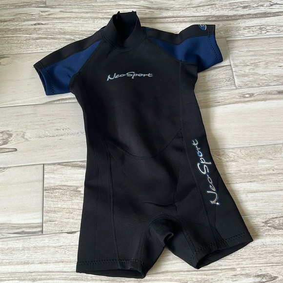 • Neosport wetsuit, size 6 • - Picture 1 of 7
